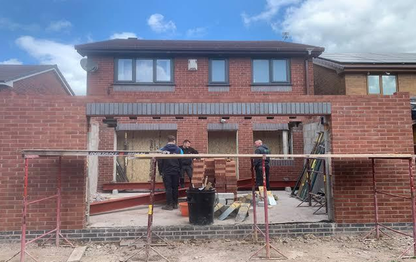 When Should You Call a Roofer Childwall for Roof Repairs?